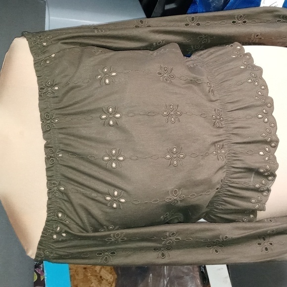 H&M medium olive green blouse - Picture 1 of 9